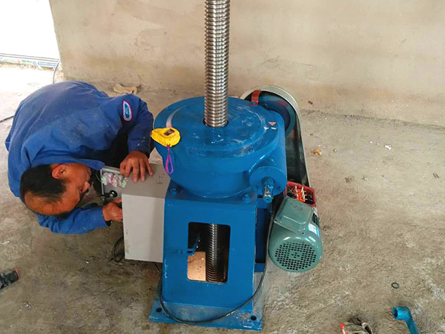 手電兩用螺桿啟閉機(jī)