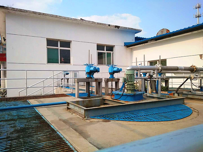 電動(dòng)頭螺桿啟閉機(jī)