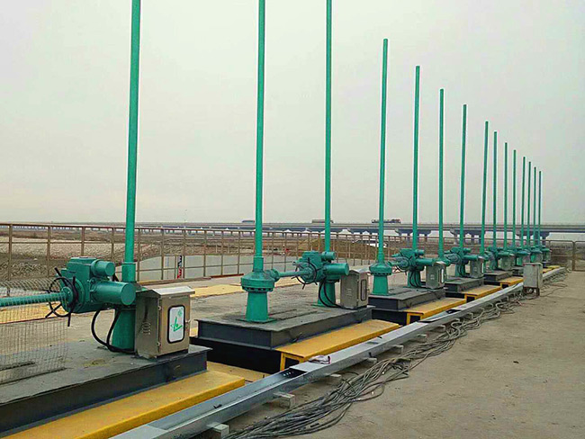 電動(dòng)頭雙吊螺桿啟閉機(jī)