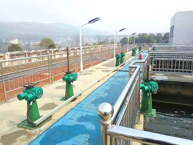 電動(dòng)頭螺桿啟閉機(jī)